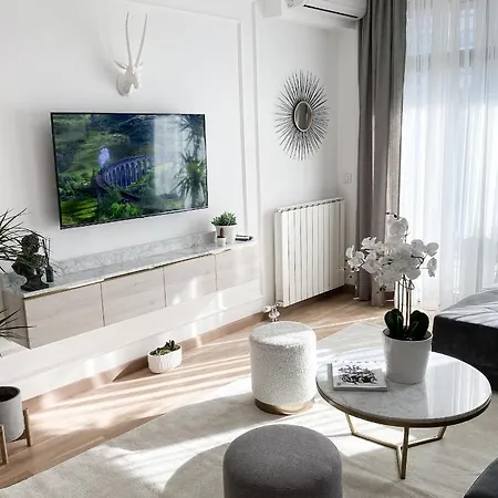 Lolita Lux - Waterfront Belgrado