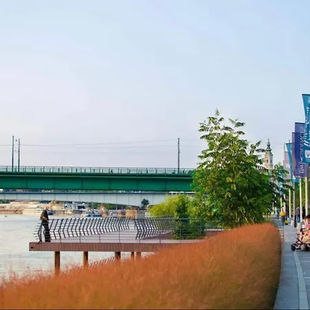 Lolita Lux - Waterfront * Belgrade