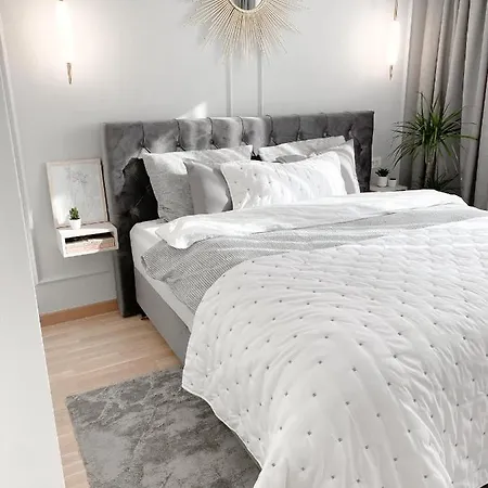 Lolita Lux - Waterfront