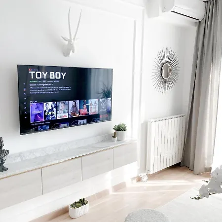 Lolita Lux - Waterfront Βελιγράδι