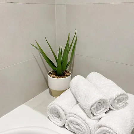 Lolita Lux - Waterfront *