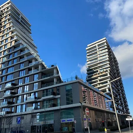 Lolita Lux - Waterfront * Belgrado