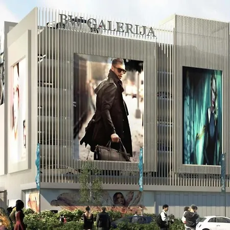 Lolita Lux - Waterfront Belgrado