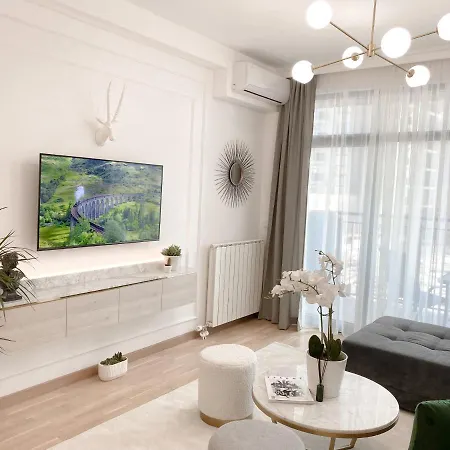 Lolita Lux - Waterfront *