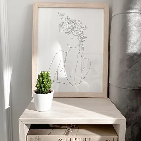 Lolita Lux - Waterfront Βελιγράδι