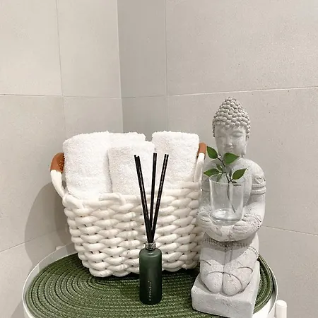 Lolita Lux - Waterfront * Belgrado