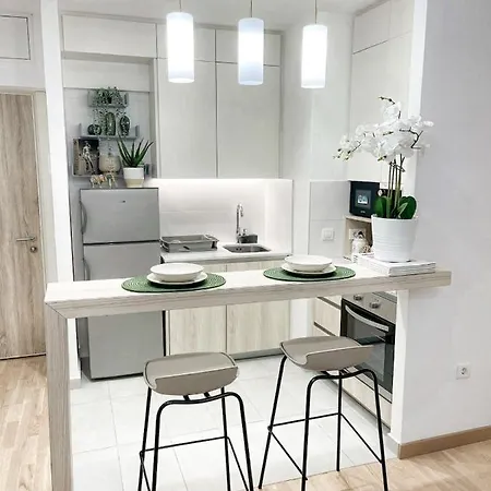 Lolita Lux - Waterfront * Βελιγράδι