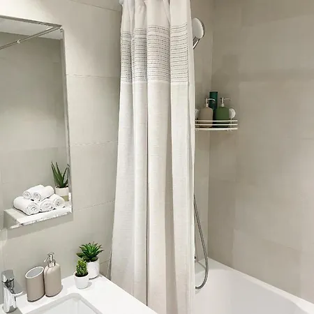 Lolita Lux - Waterfront * Βελιγράδι