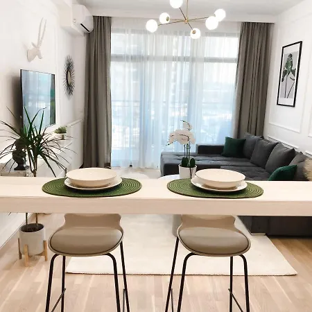 Lolita Lux - Waterfront Βελιγράδι